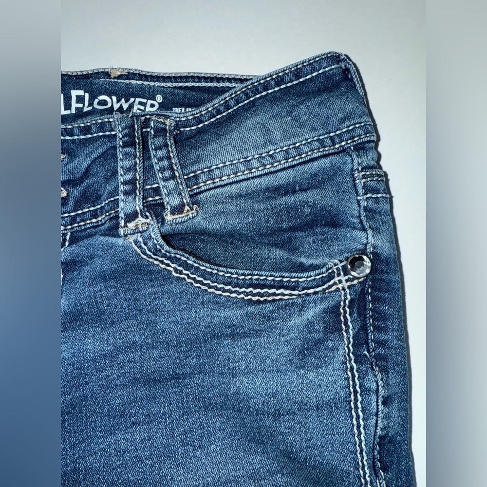 Wallflower Lucious Curvy Fit Bootcut Jeans Size 3 Regular Embellished - Picture 12 of 13